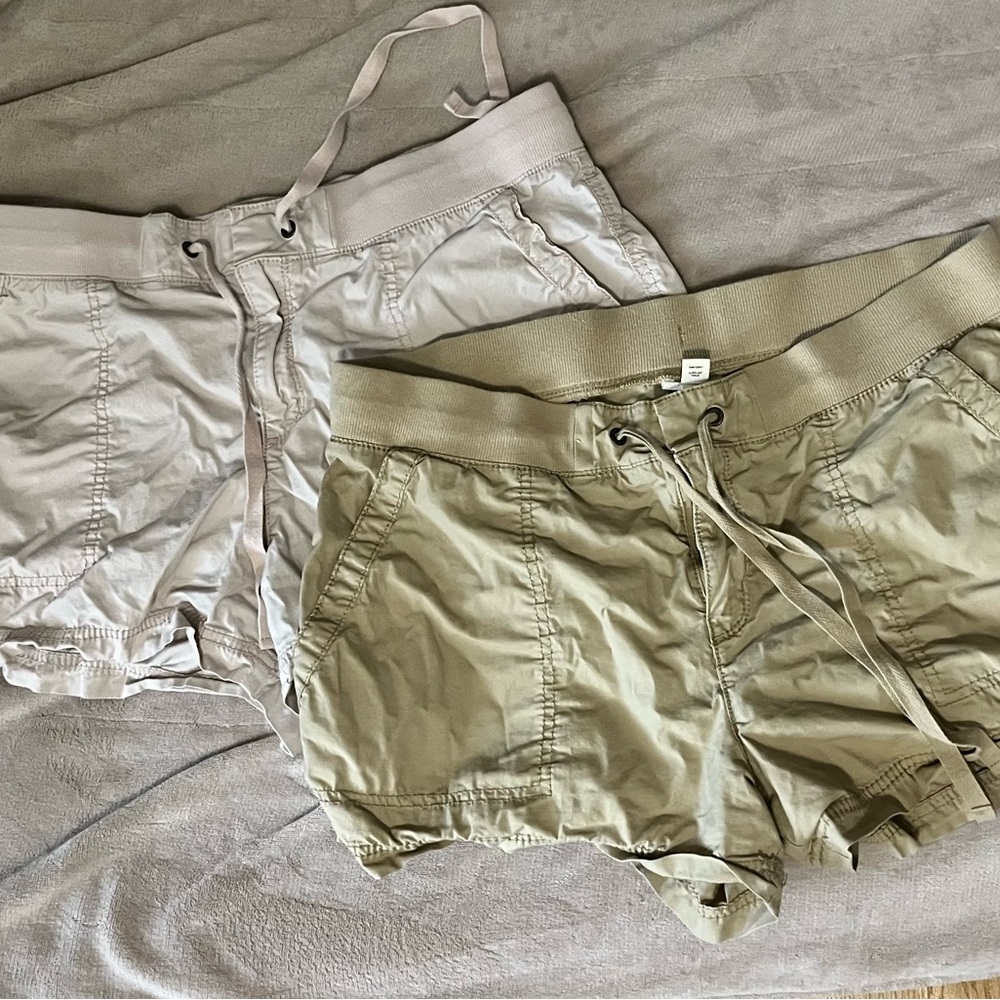 a.n.a Tan and Light Pink Cargo Shorts Relaxed Fit